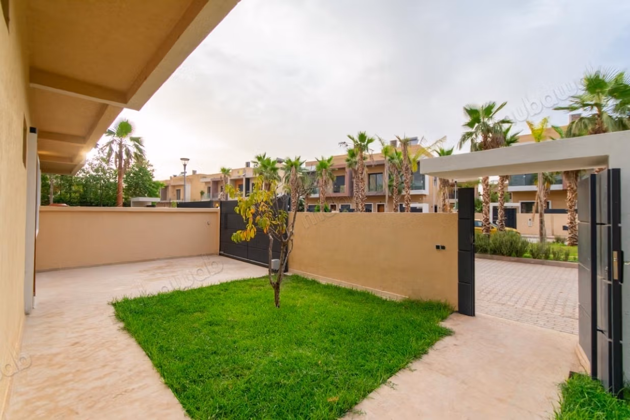 Te koop nieuw gebouw project villa van 4 slaapkamers en ook type 3 suites en 3 badkamers met een privézwembad op 10 minuten van de luchthaven en 20 minuten van het stadscentrum van Marrakech