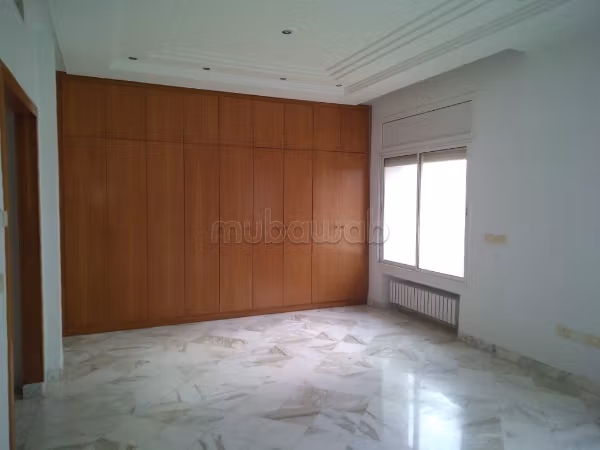 Un Triplex De Quatre Chambres