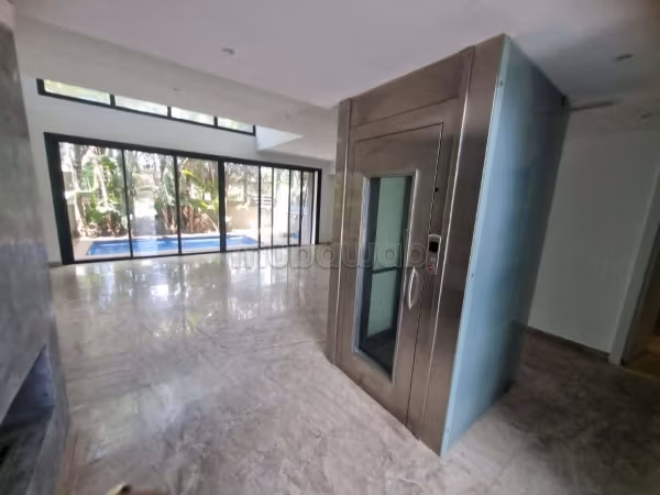 Un Triplex De Quatre Chambres