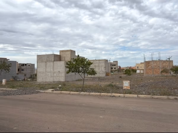 Terrain Commercial LOT Qamar, route Jerrada