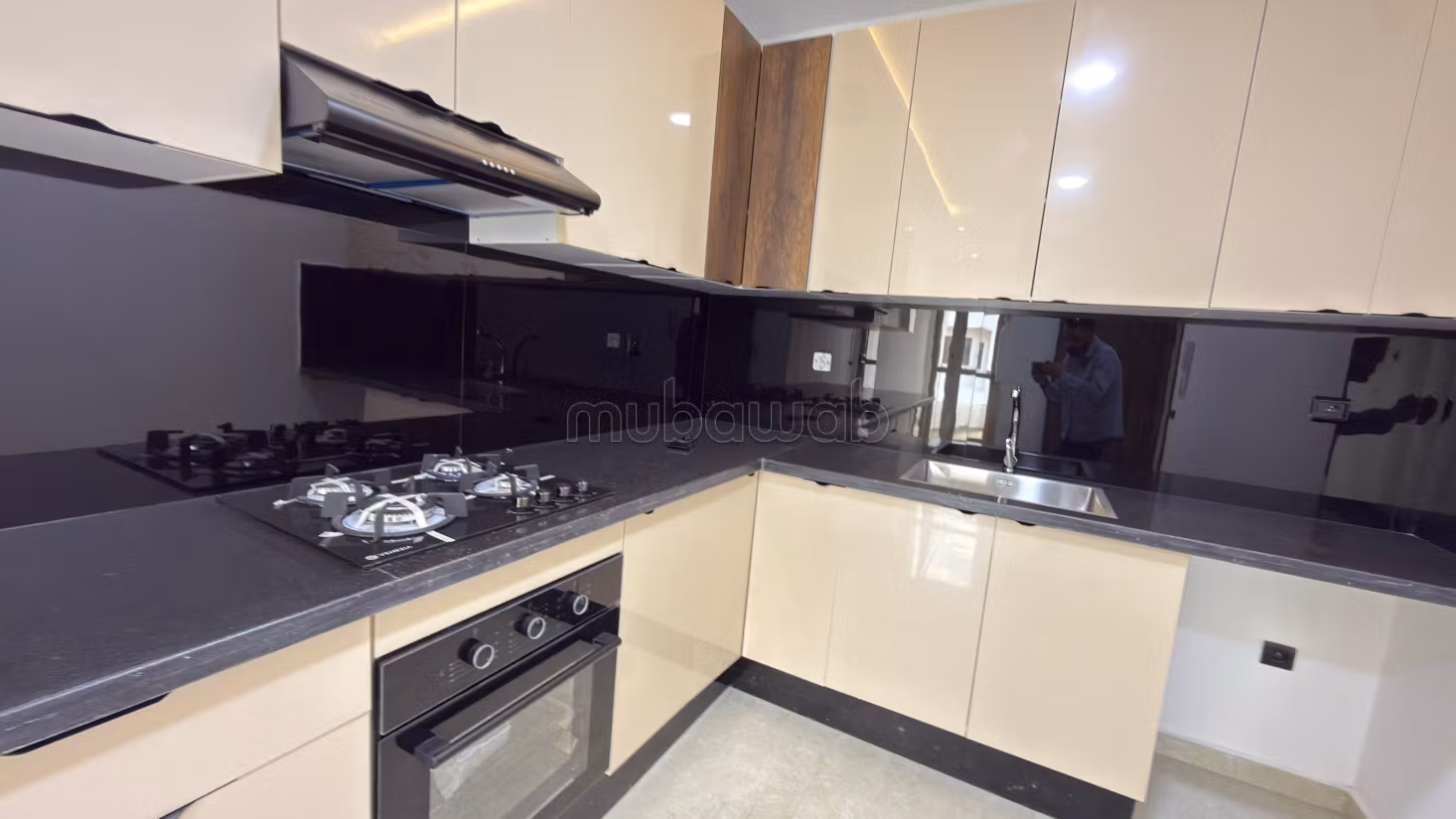 Vend appartement à Dar Bouazza. 
3 chambres agréables. 
Micro ondes