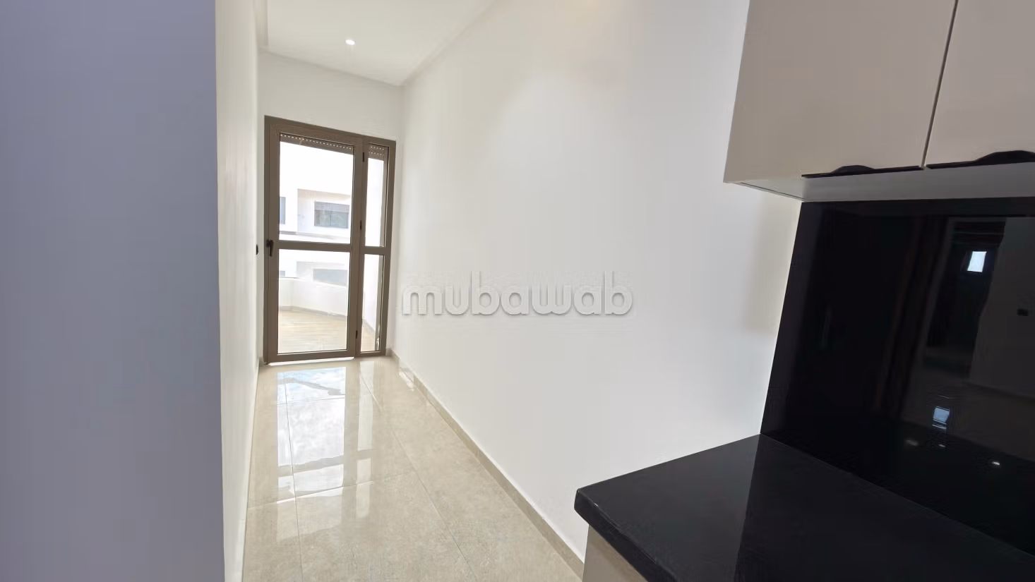 Vend appartement à Dar Bouazza. 
3 chambres agréables. 
Micro ondes