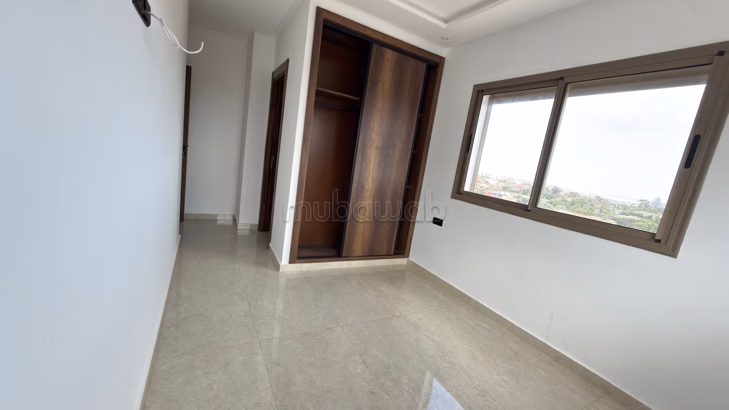Vend appartement à Dar Bouazza. 
3 chambres agréables. 
Micro ondes