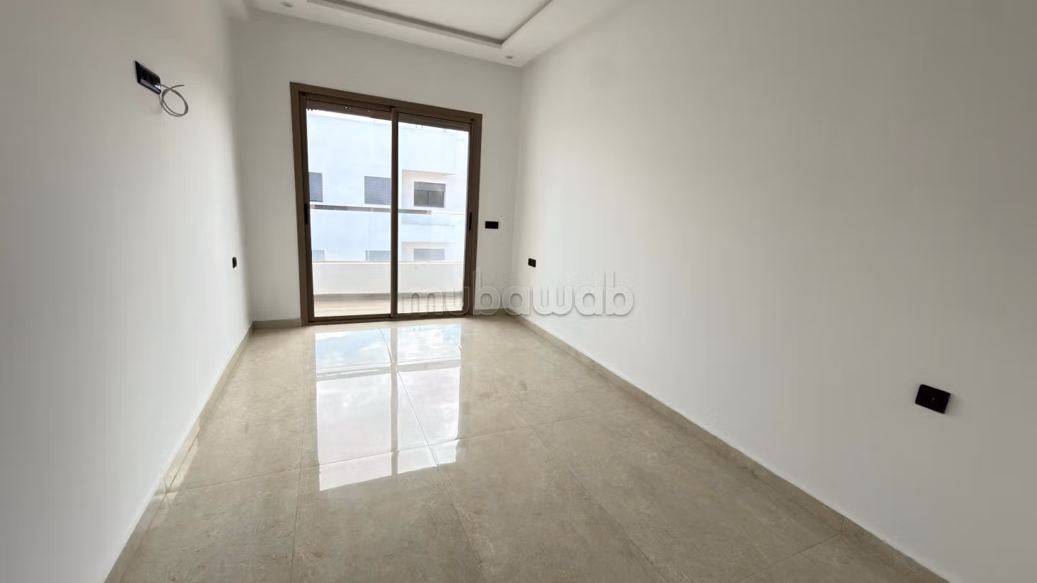 Vend appartement à Dar Bouazza. 
3 chambres agréables. 
Micro ondes