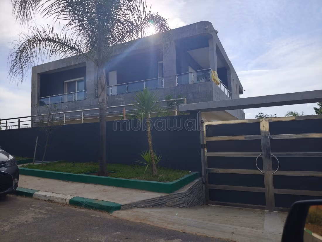 Anuncio para vender una villa