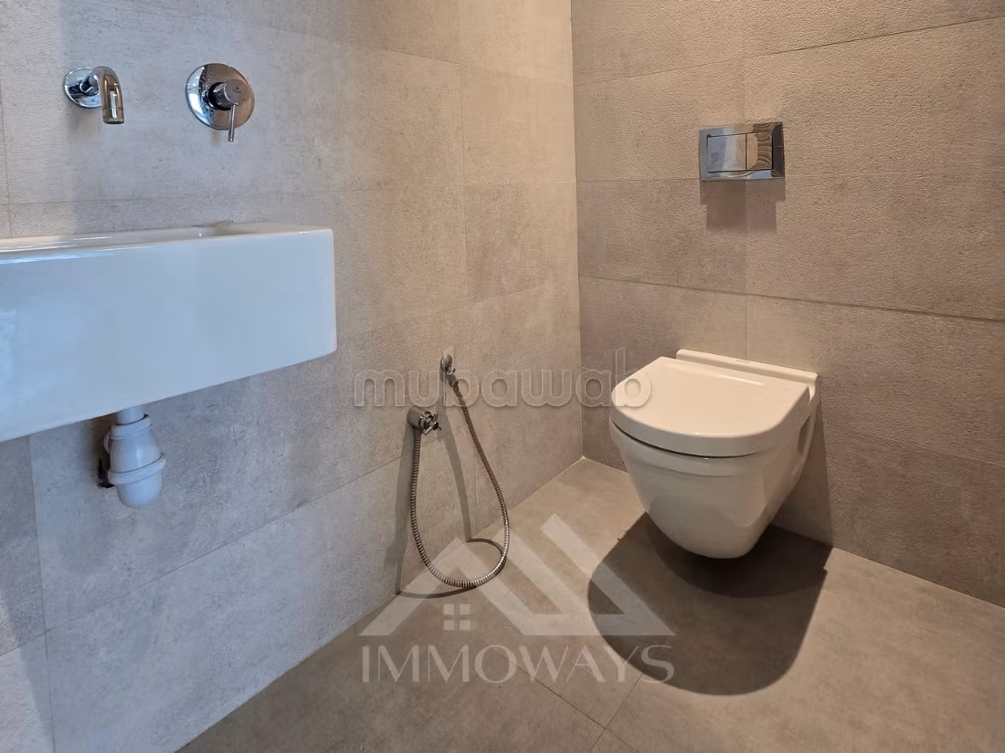 Ufficio 146m² in affitto a Berges du Lac 2
