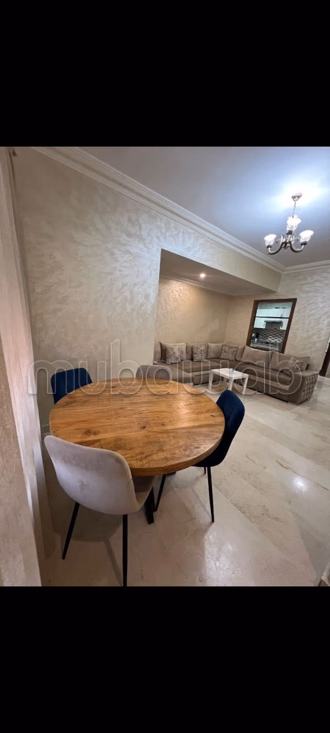 Appartement en location à Chaala. 
2 chambres. 
Porte blindée et parabole — 4