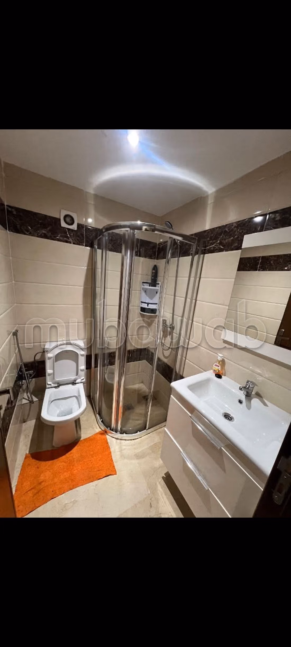 Appartement en location à Chaala. 
2 chambres. 
Porte blindée et parabole — 5