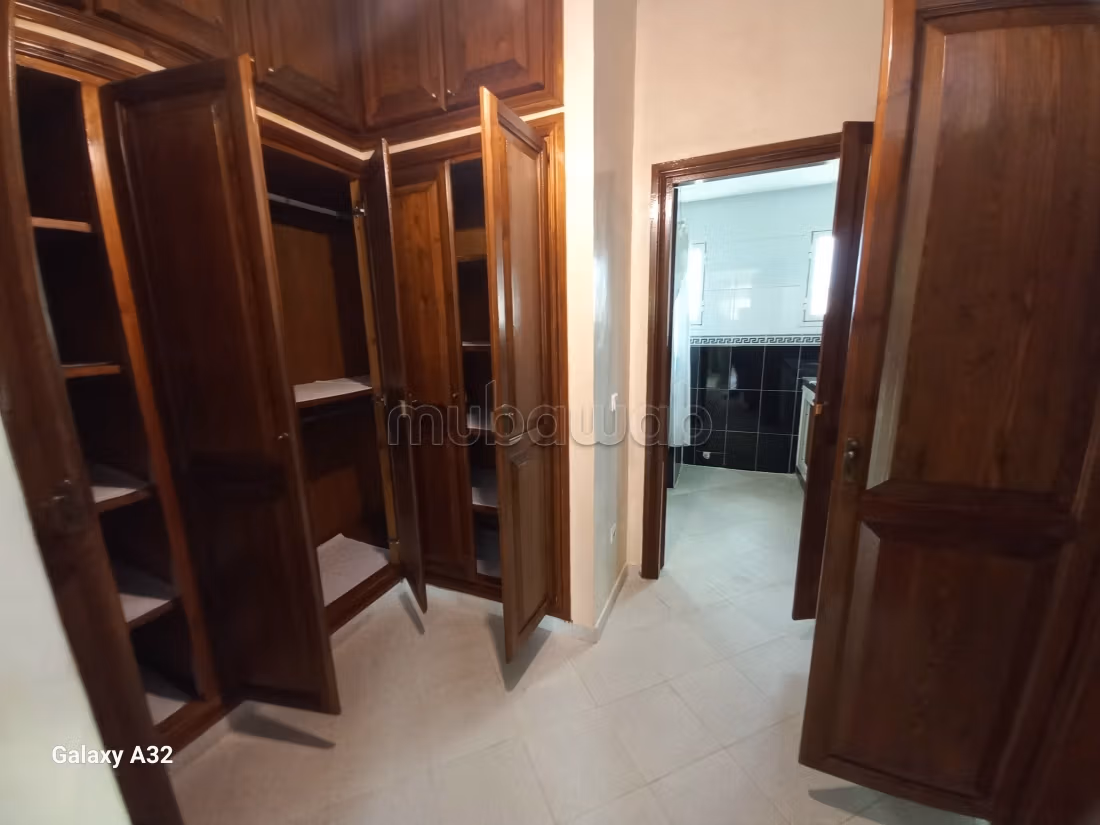 Se vende villa de lujo. 3 dormitorios. Terraza y jardin