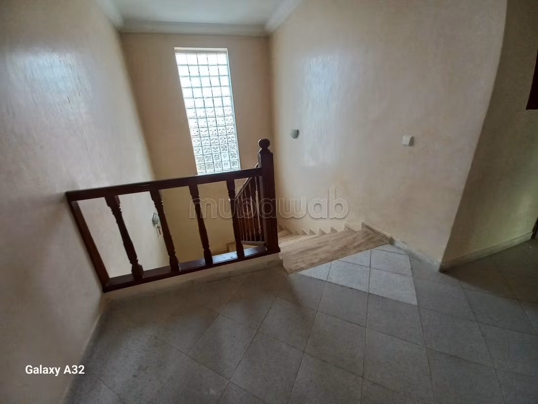 Se vende villa de lujo. 3 dormitorios. Terraza y jardin