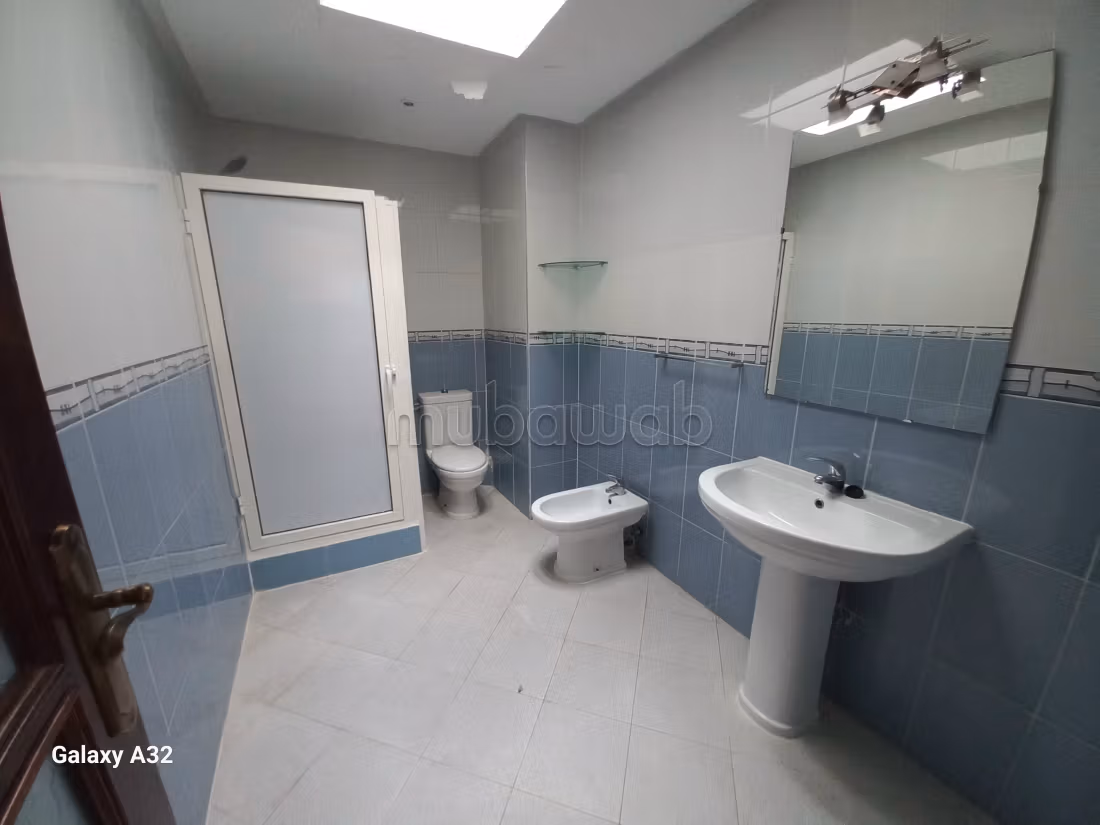 Se vende villa de lujo. 3 dormitorios. Terraza y jardin