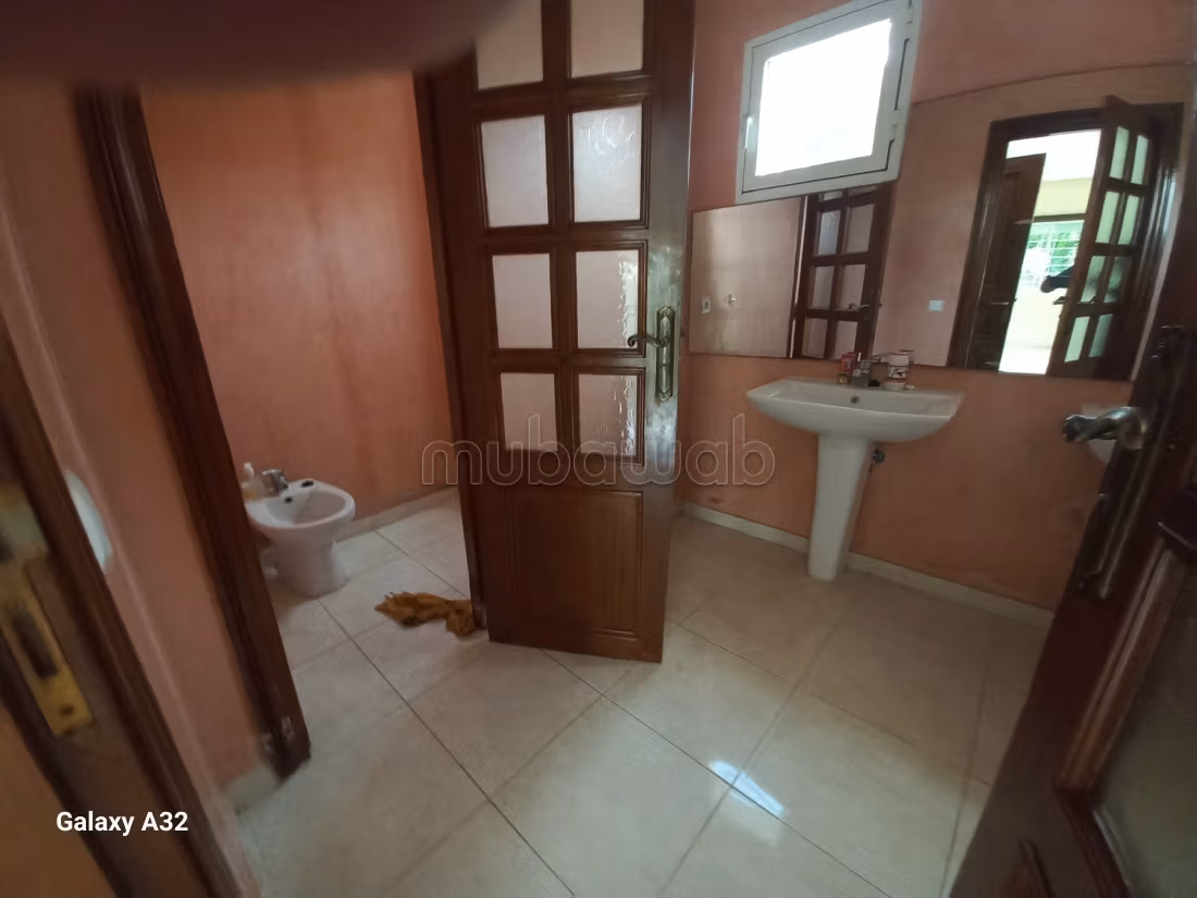 Se vende villa de lujo. 3 dormitorios. Terraza y jardin