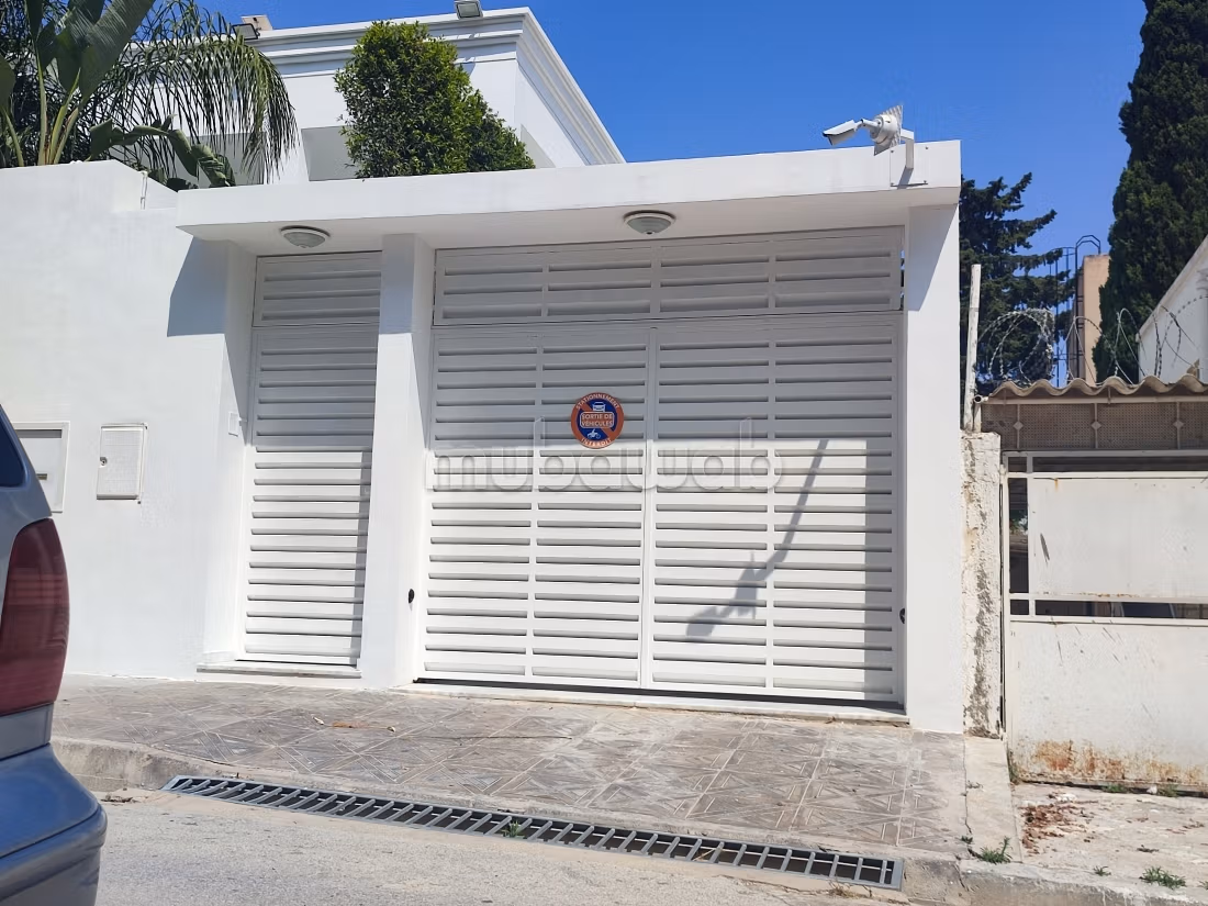 For rent a new high-end villa floor