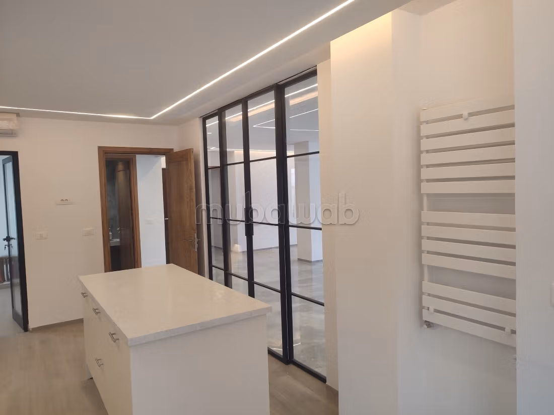 For rent a new high-end villa floor