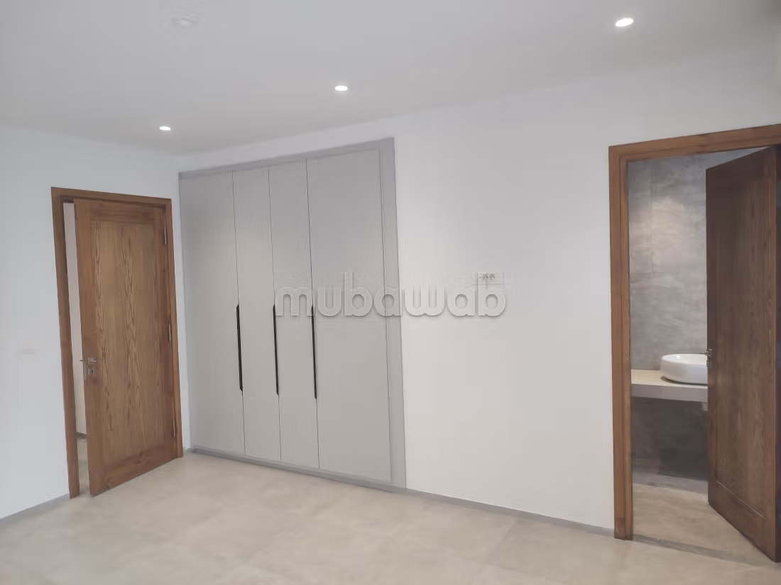For rent a new high-end villa floor