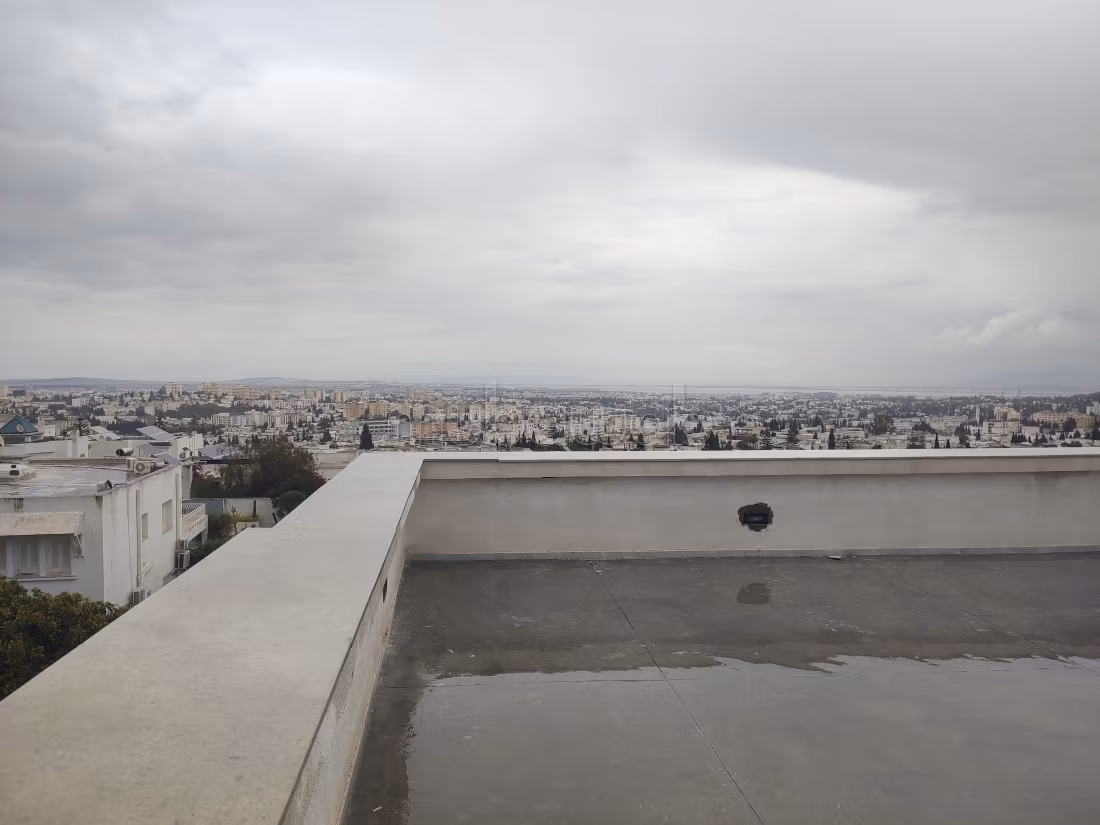 For rent a new high-end villa floor
