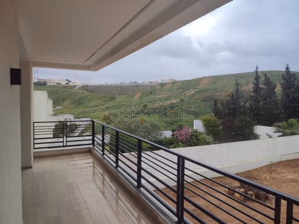 In affitto un piano di villa nuovo di alto livello