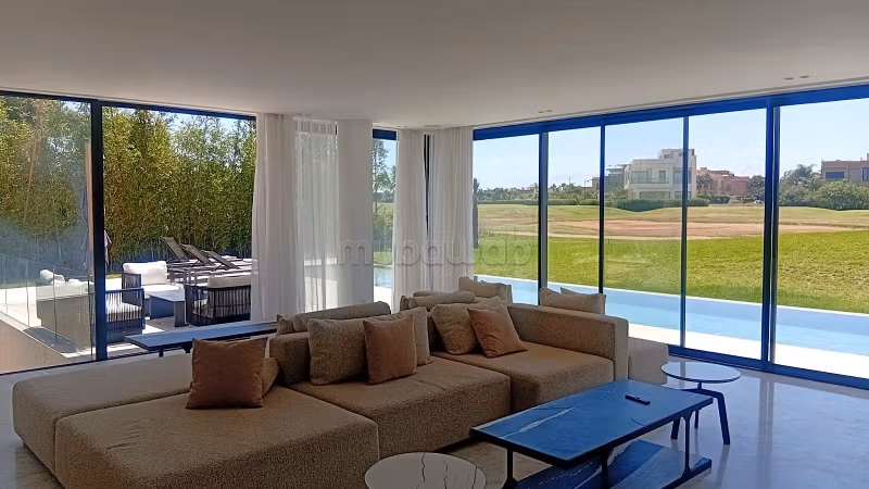 Magnificent villa with golf view