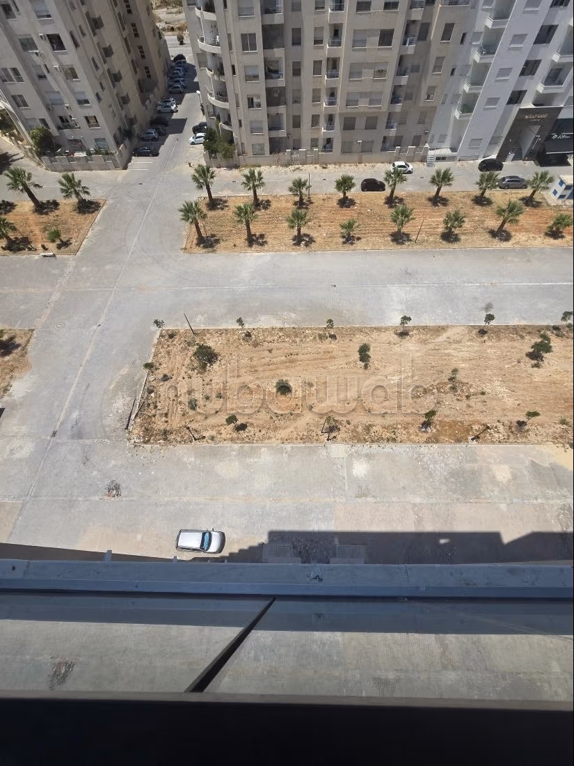 Empty S2 Apartment for Rent with Lake View