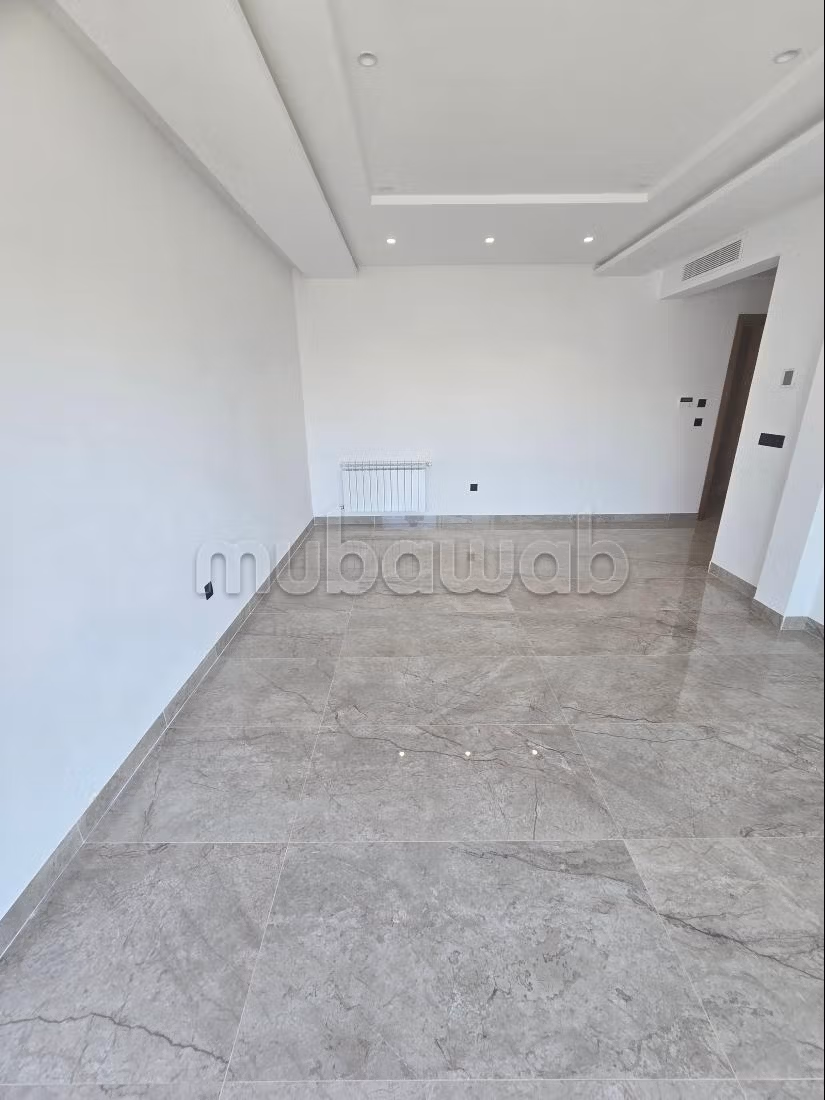 Empty S2 Apartment for Rent with Lake View
