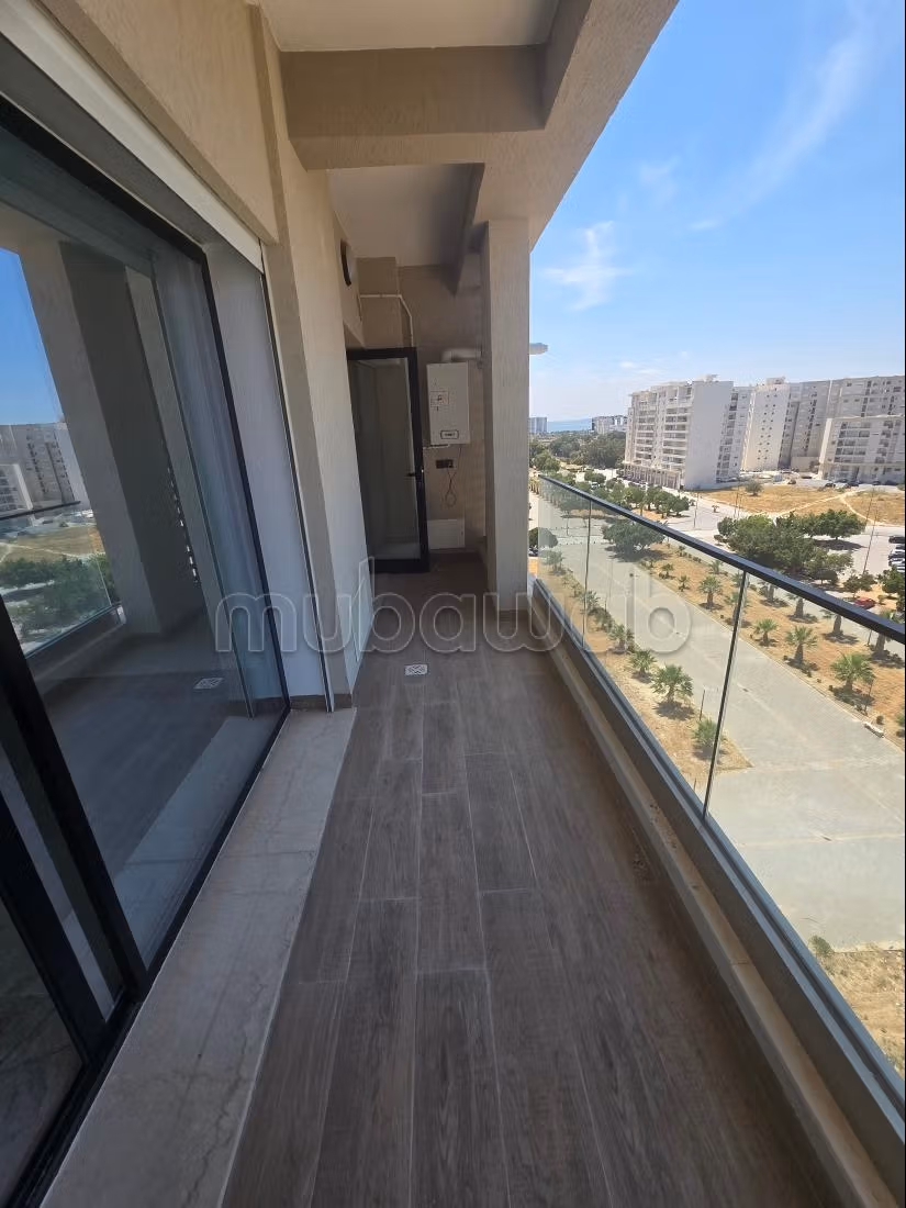 Empty S2 Apartment for Rent with Lake View