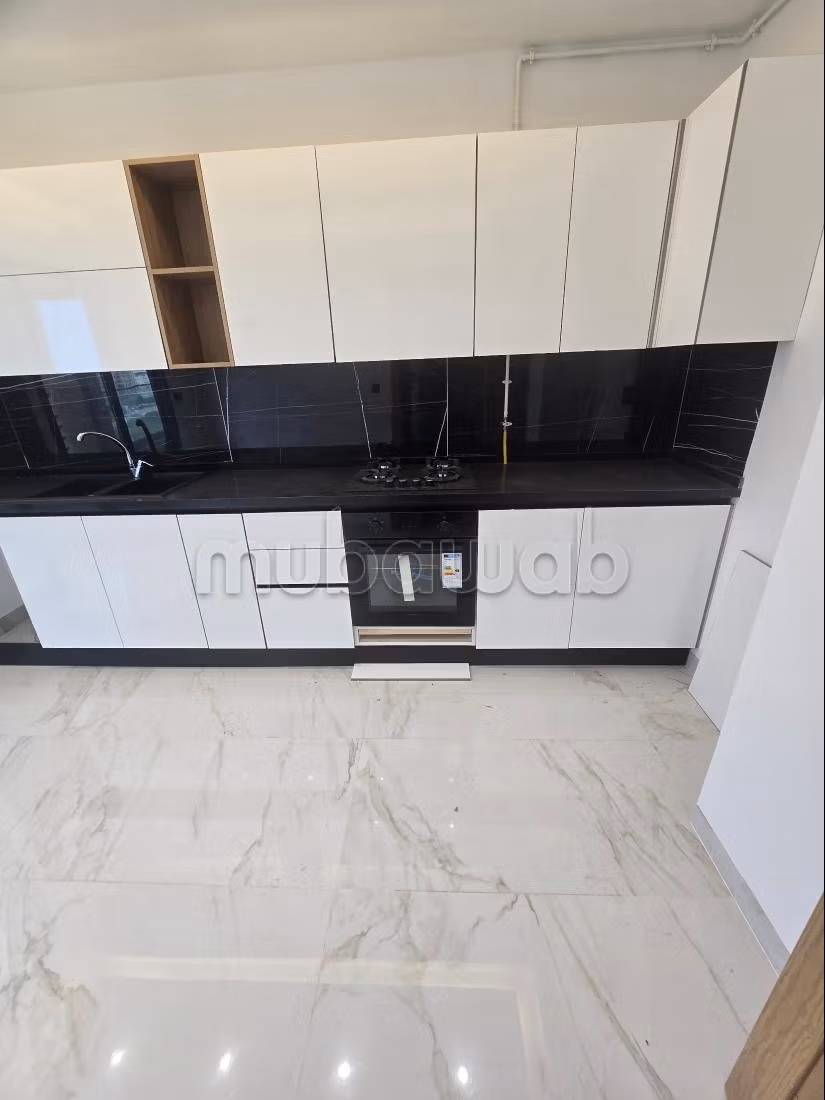 Empty S2 Apartment for Rent with Lake View