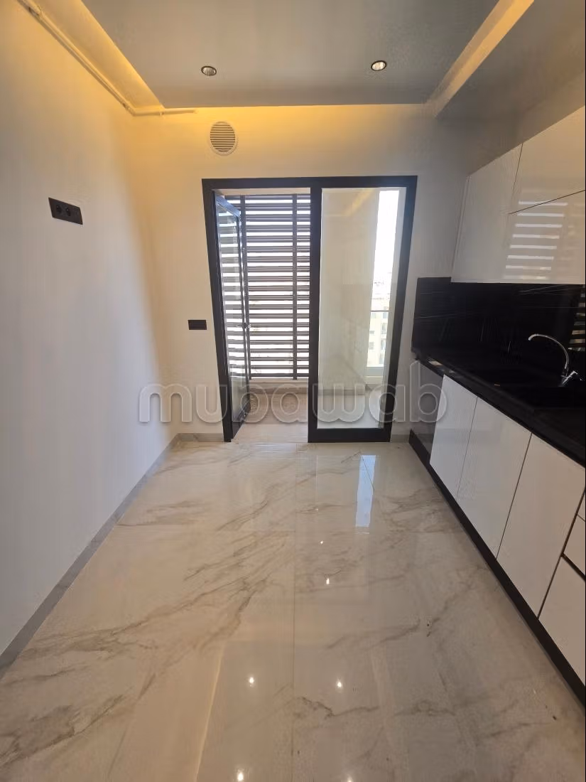Empty S2 Apartment for Rent with Lake View