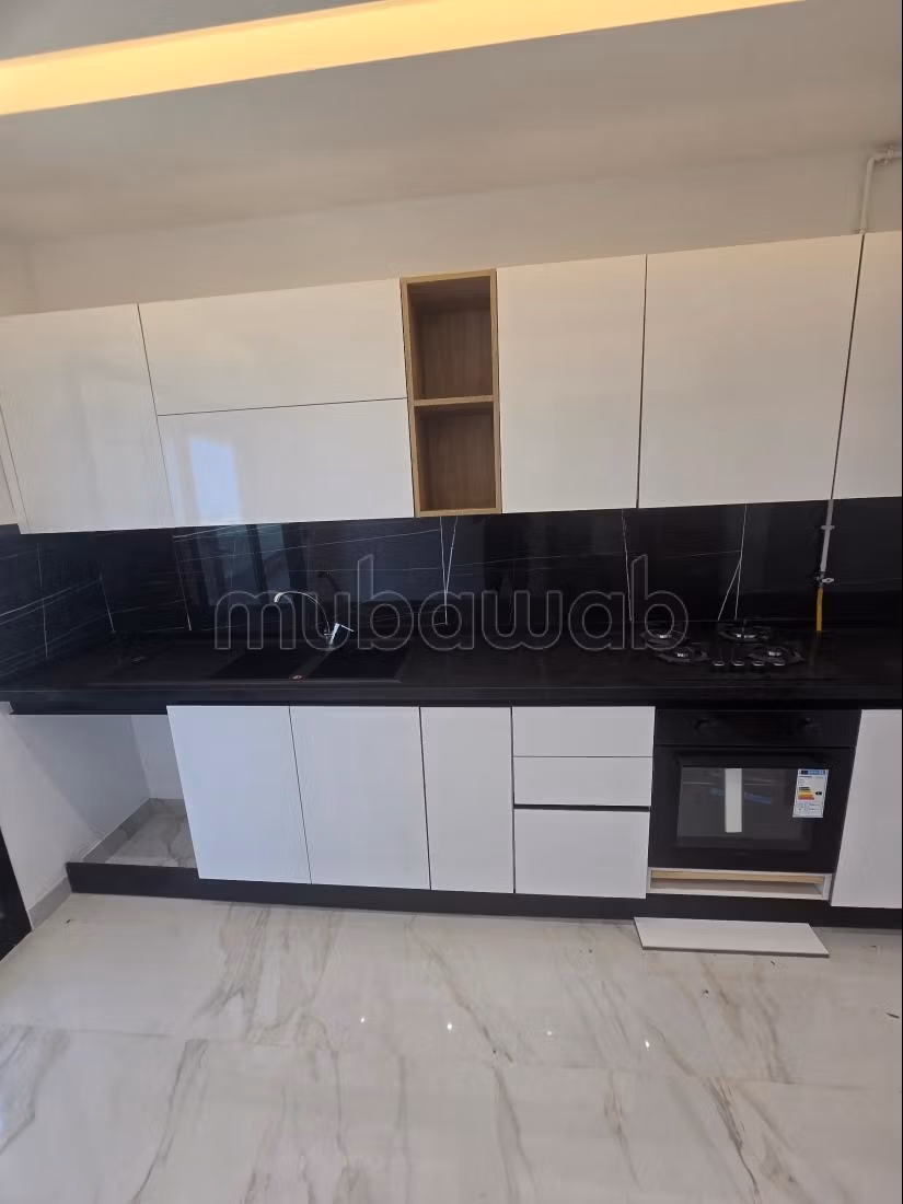 Empty S2 Apartment for Rent with Lake View