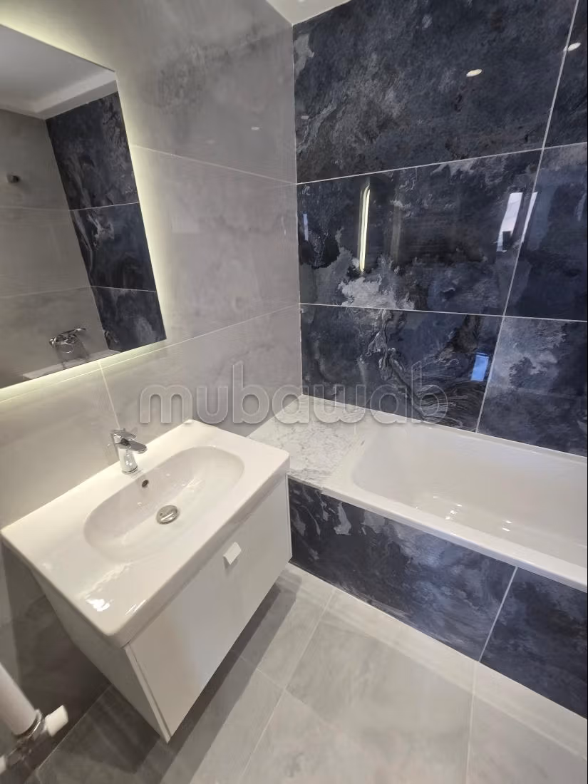 Empty S2 Apartment for Rent with Lake View