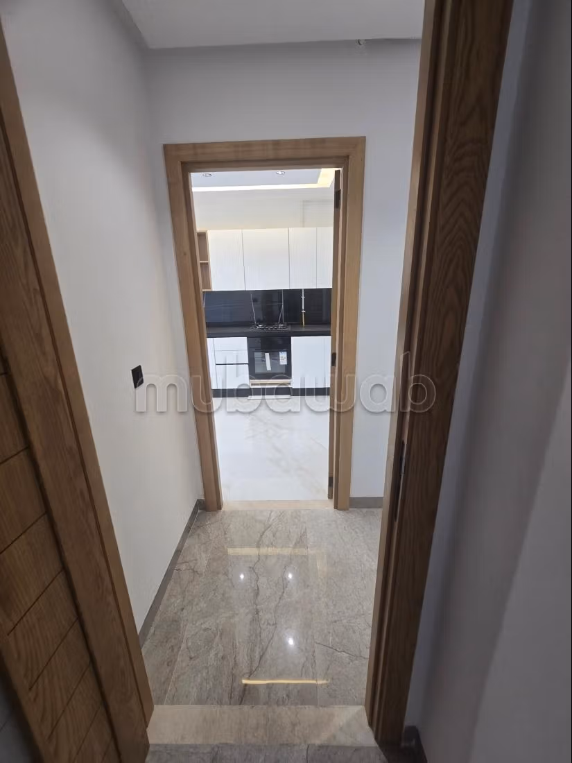 Empty S2 Apartment for Rent with Lake View