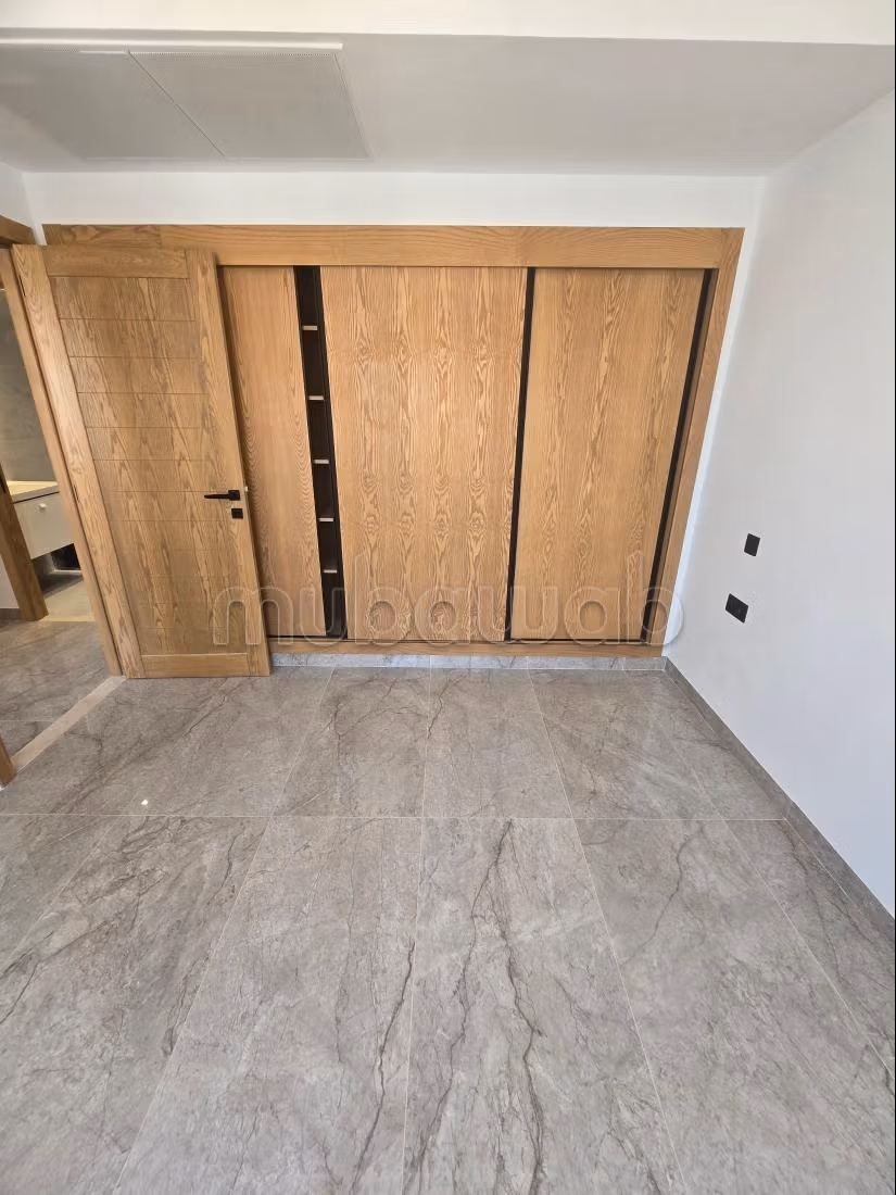 Empty S2 Apartment for Rent with Lake View
