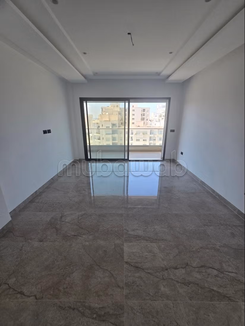Empty S2 Apartment for Rent with Lake View