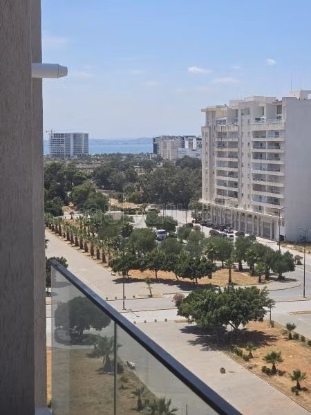Empty S2 Apartment for Rent with Lake View