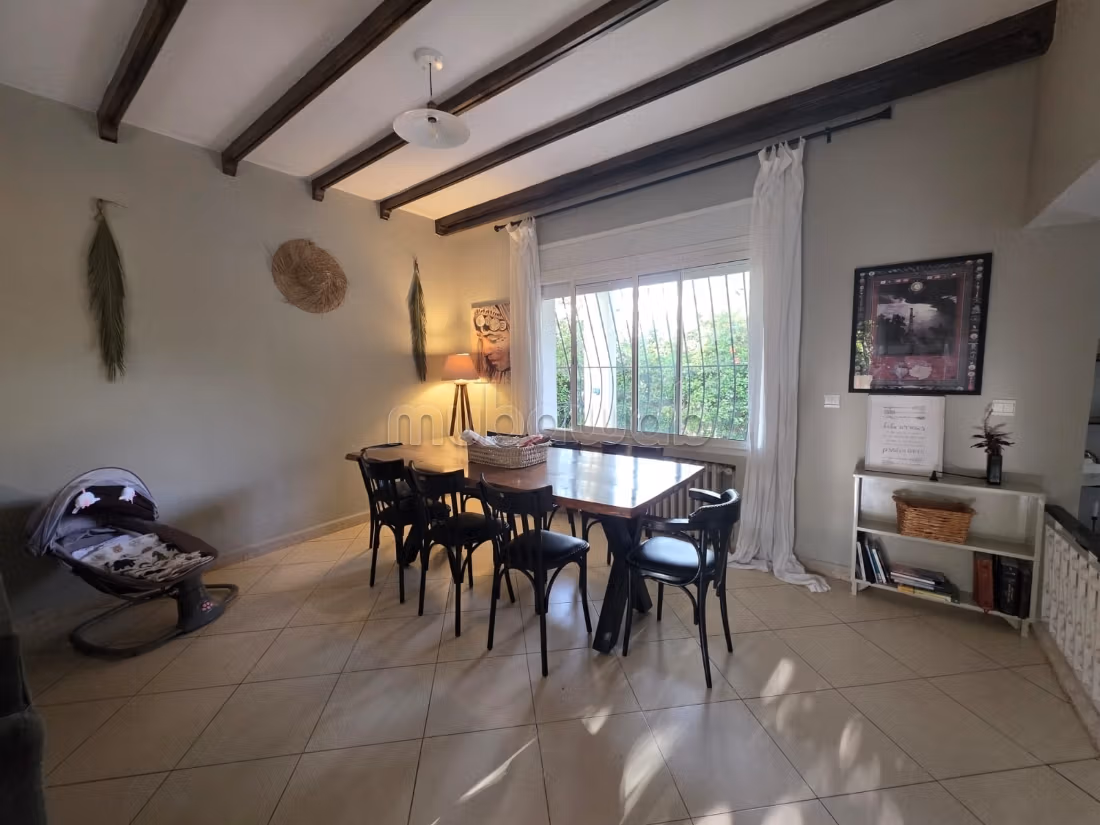 Bella villa vuota in affitto a Cil
