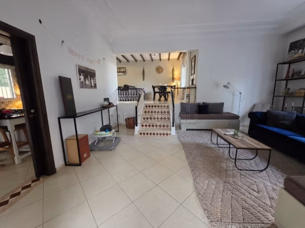 Jolie villa vide à louer à Cil