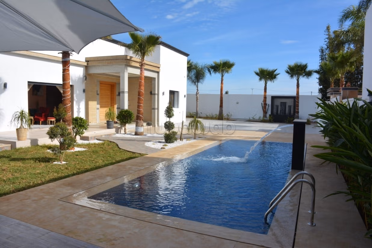 Location villa de haut standing à Sala el Jadida. 
6 pièces confortables. 
Bien meublé