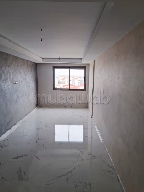 Bel Appartement vide à louer 
Marjane rte de rabat