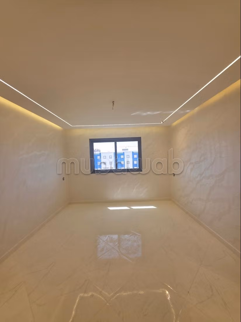 Appartement à vendre à Martil. 3 chambres agréables. Climatisation