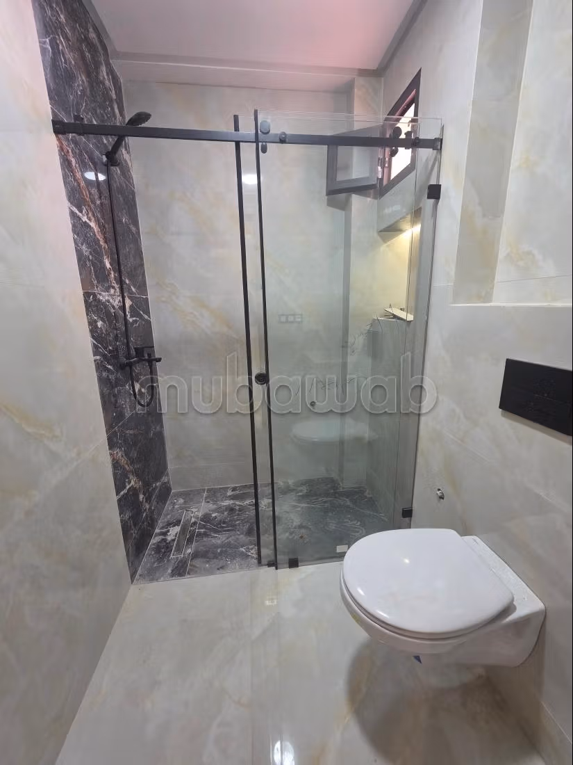 Appartement à vendre à Martil. 3 chambres agréables. Climatisation
