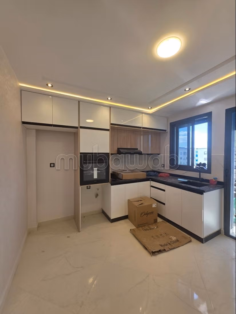 Appartement à vendre à Martil. 3 chambres agréables. Climatisation