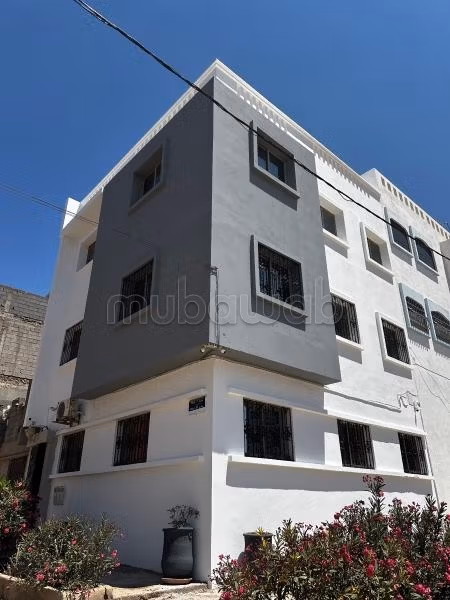 Maison à l'achat à Haut Anza. 
5 chambres agréables. 
Porte blindée, salon marocain traditionnel