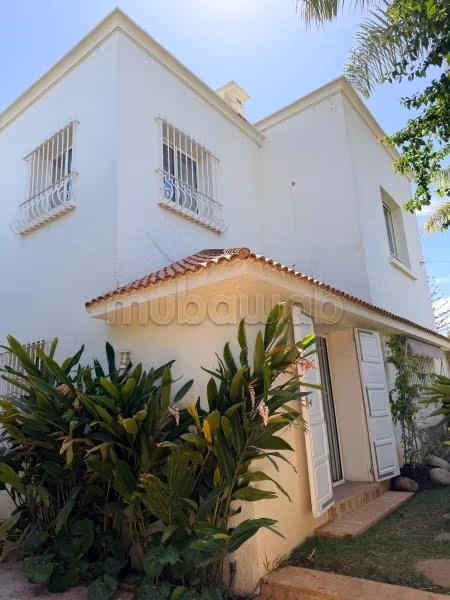 Jolie villa avec beaucoup de charme à vendre à Ain Diab zoom zoom