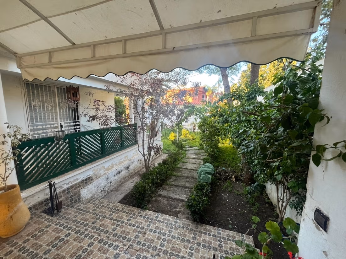 Fabulous house for sale. Total area 1520 m². Traditional living room