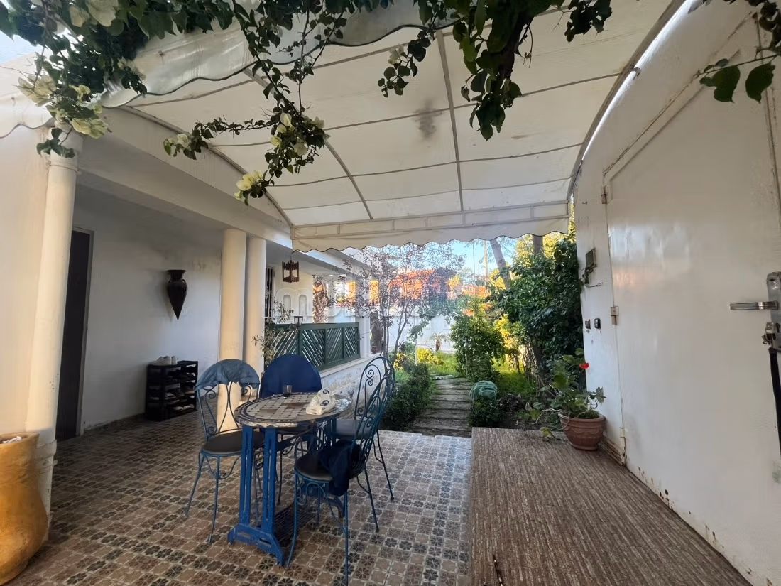 Fabulous house for sale. Total area 1520 m². Traditional living room
