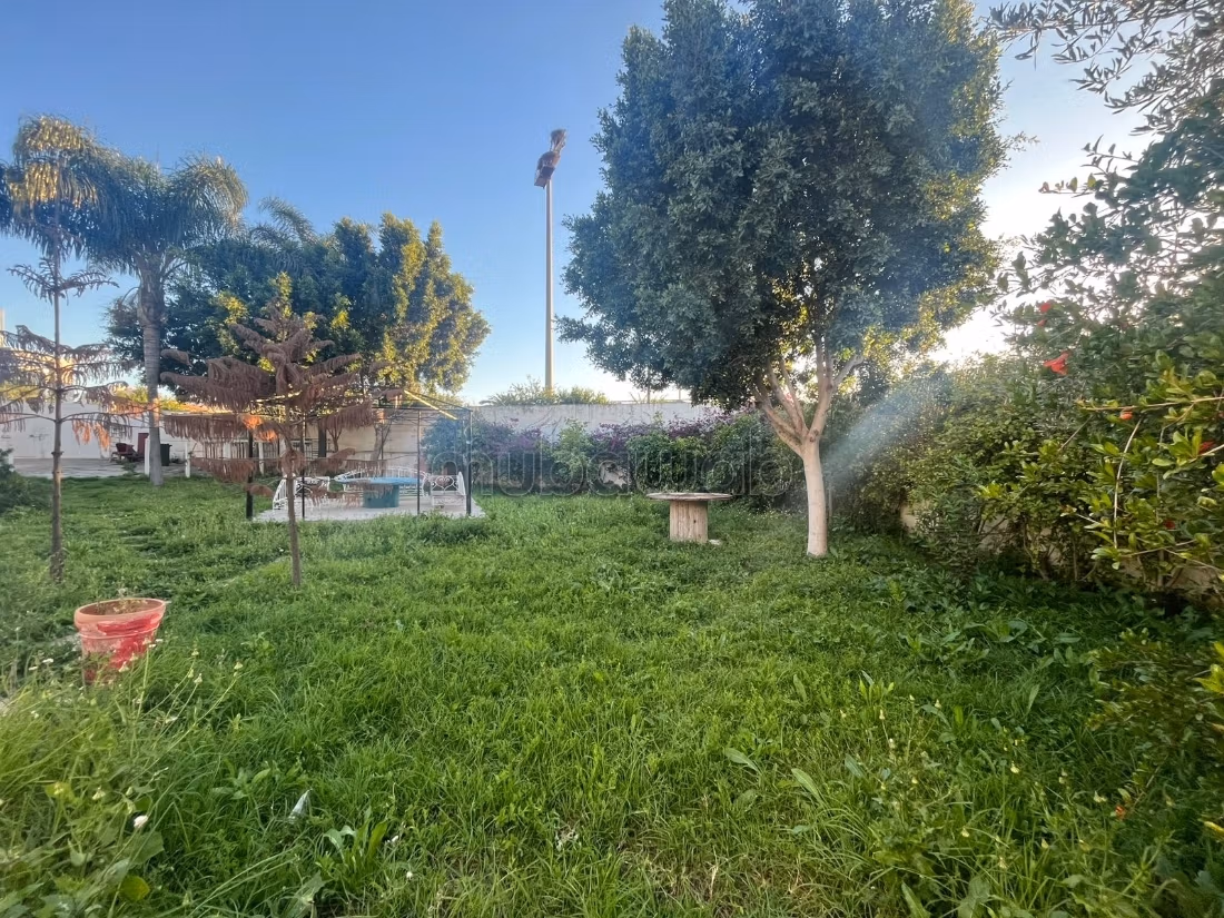 Fabulous house for sale. Total area 1520 m². Traditional living room