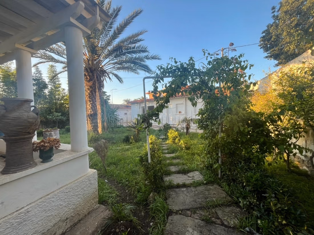 Fabulous house for sale. Total area 1520 m². Traditional living room