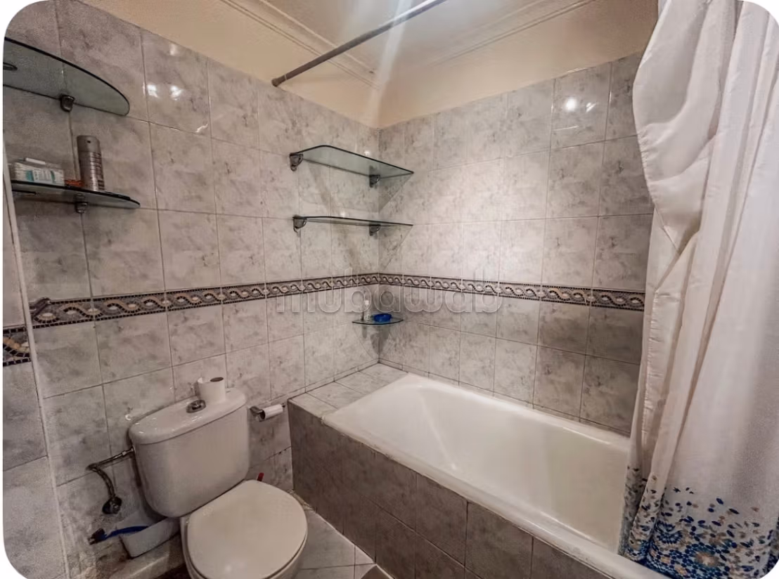 Louez cet appartement à Maârif Extension. 
Surface de 82 m². 
Meublé