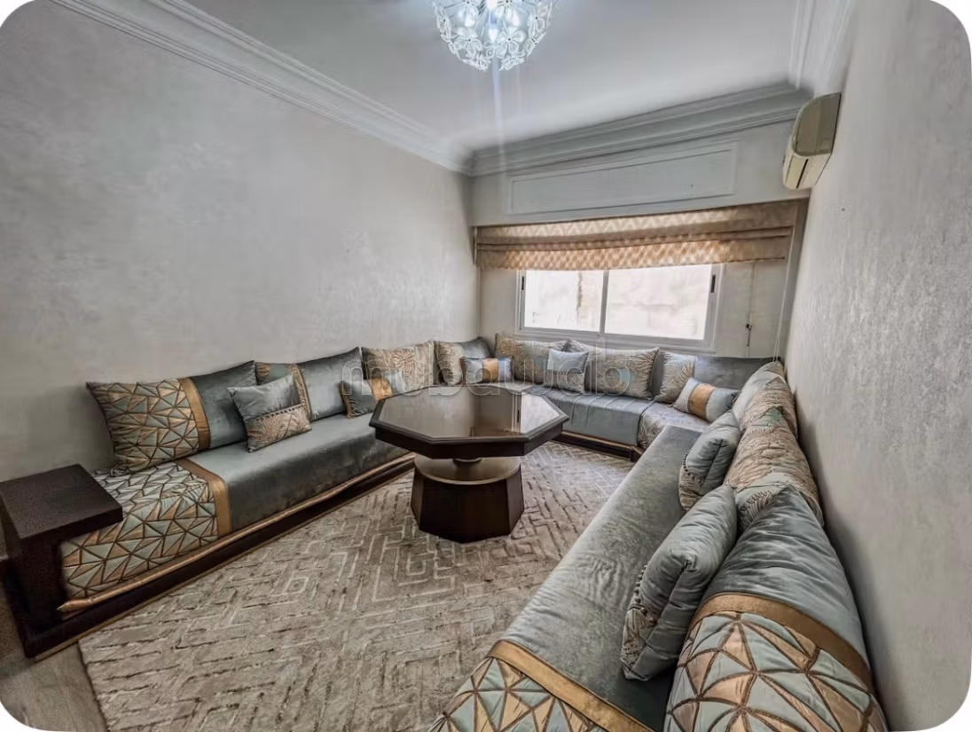 Louez cet appartement à Maârif Extension. 
Surface de 82 m². 
Meublé — 6