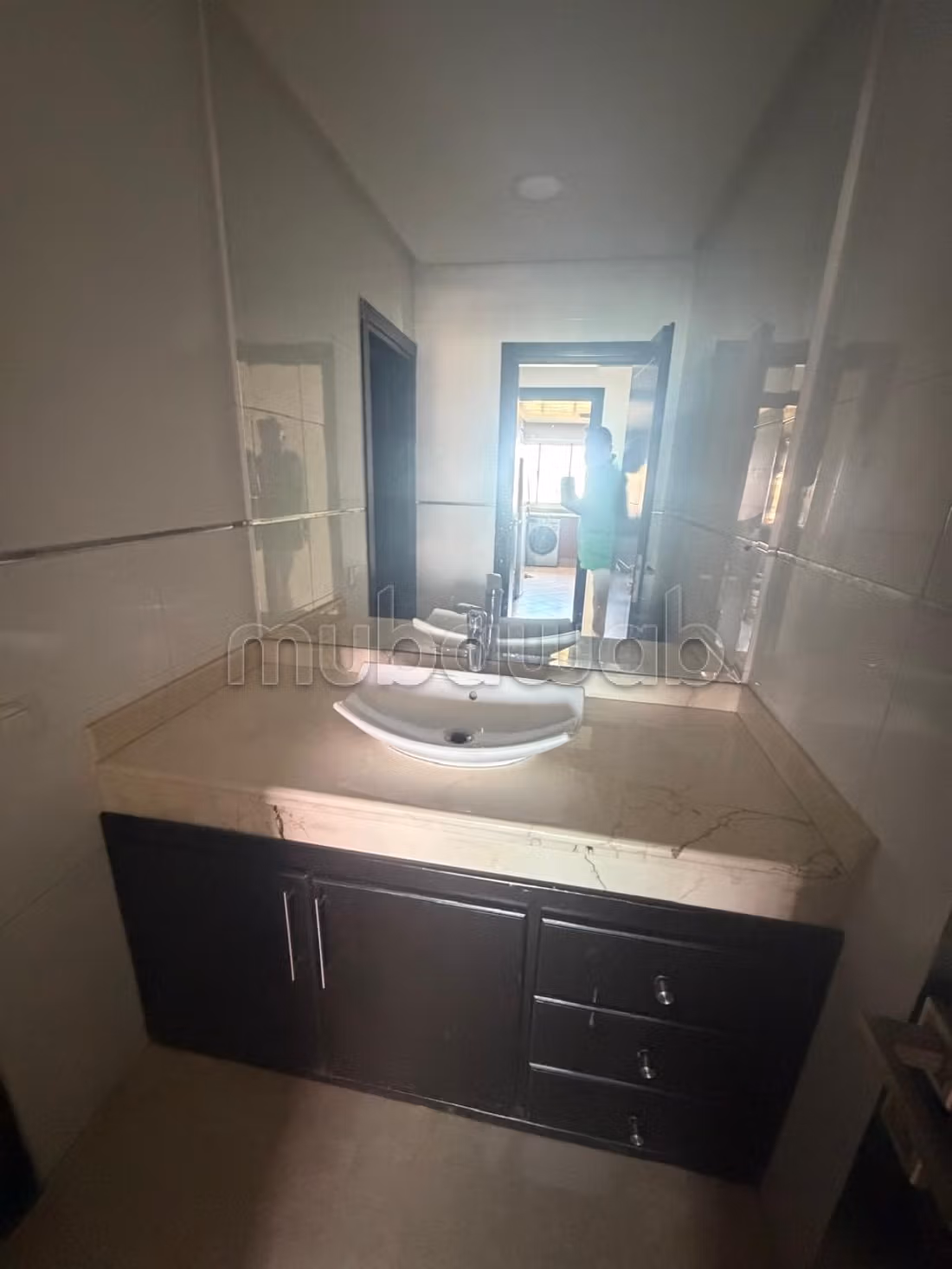 Vend appartement à Riyad. Surface totale 326 m². Salon Marocain et antenne parabolique