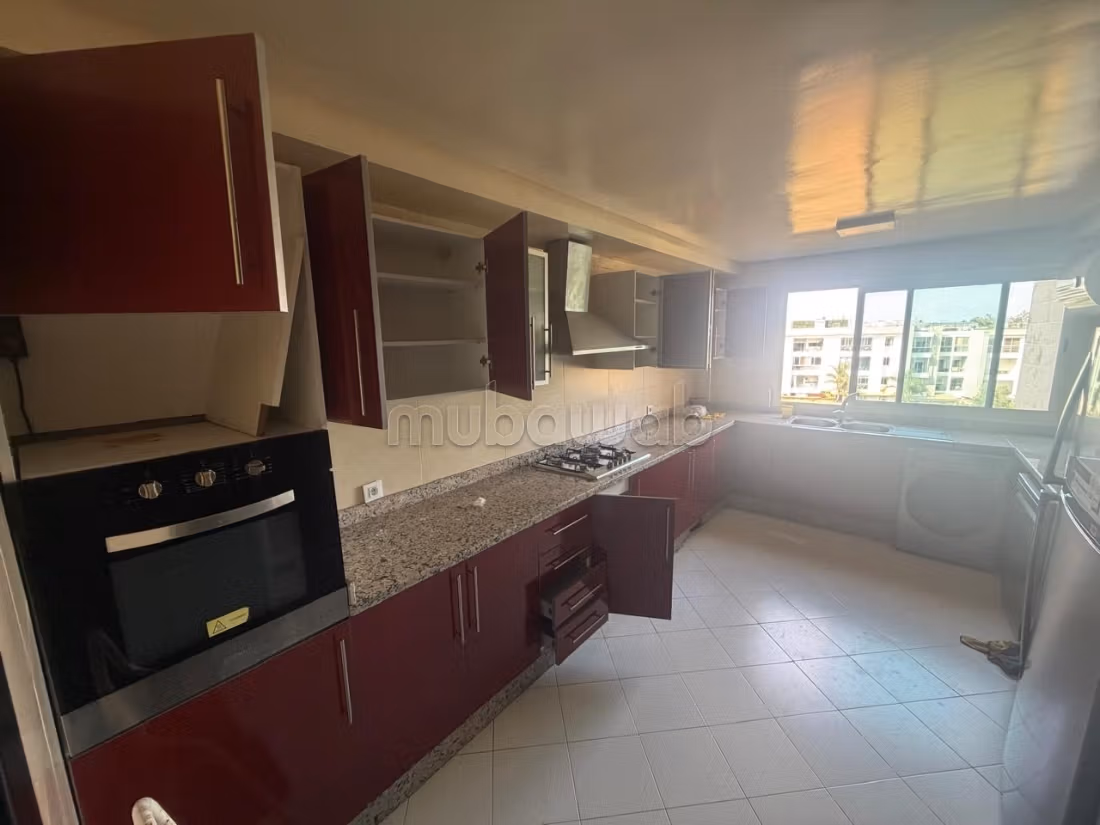 Vend appartement à Riyad. Surface totale 326 m². Salon Marocain et antenne parabolique